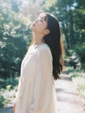 森林小径清新图集 | 绿意少女唯美套图