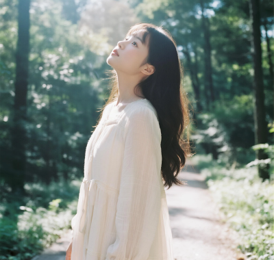 森林小径清新图集 | 绿意少女唯美套图